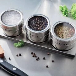 Boîtes à épices SPICE GUYS (4 éléments) 12 Boîtes à épices SPICE GUYS (4 éléments) -Produits Menagers 1000338690 220721 021 MOOD DETAILS P000000001000338690 mood