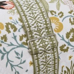 Nappe De Pique-nique BETWEEN FLOWERS 23 Nappe De Pique-nique BETWEEN FLOWERS -Produits Menagers 1000399329 230801 050 DETAILS P000000001000399329