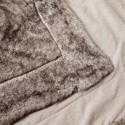 Couverture En Fourrure WILD THING 13 Couverture En Fourrure WILD THING -Produits Menagers 1000405903 230919 070 DETAILS P000000001000405903